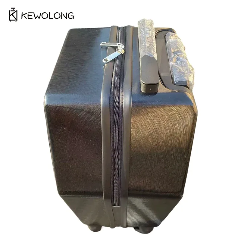 valise de voyage unique de style cercueil gothique, à coque rigide avec croix en relief, esthétique sombre, valise trolley pour la subculture gothique