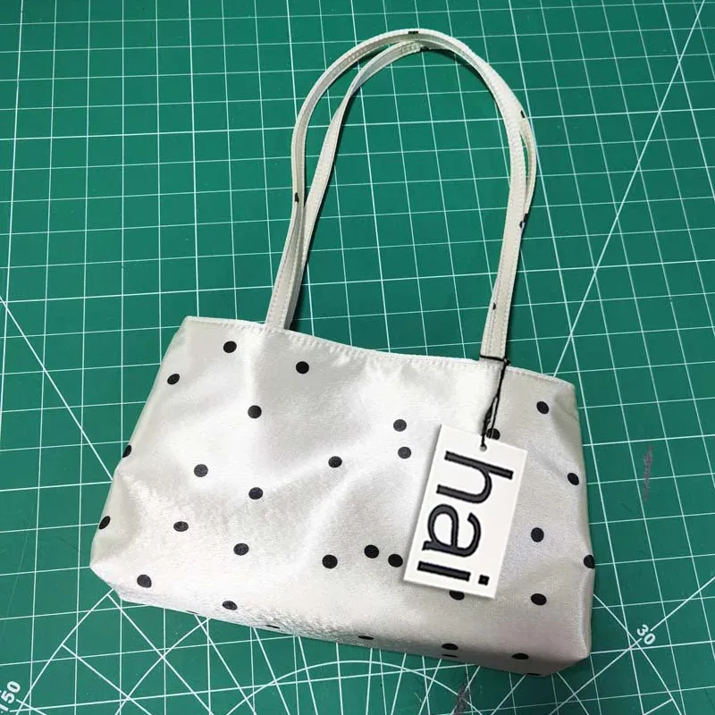 sacs à bandoulière de luxe en soie pour femmes, sac carré sous les bras, sac de banlieue de marque célèbre, fourre-tout macaron de couleur contrastée