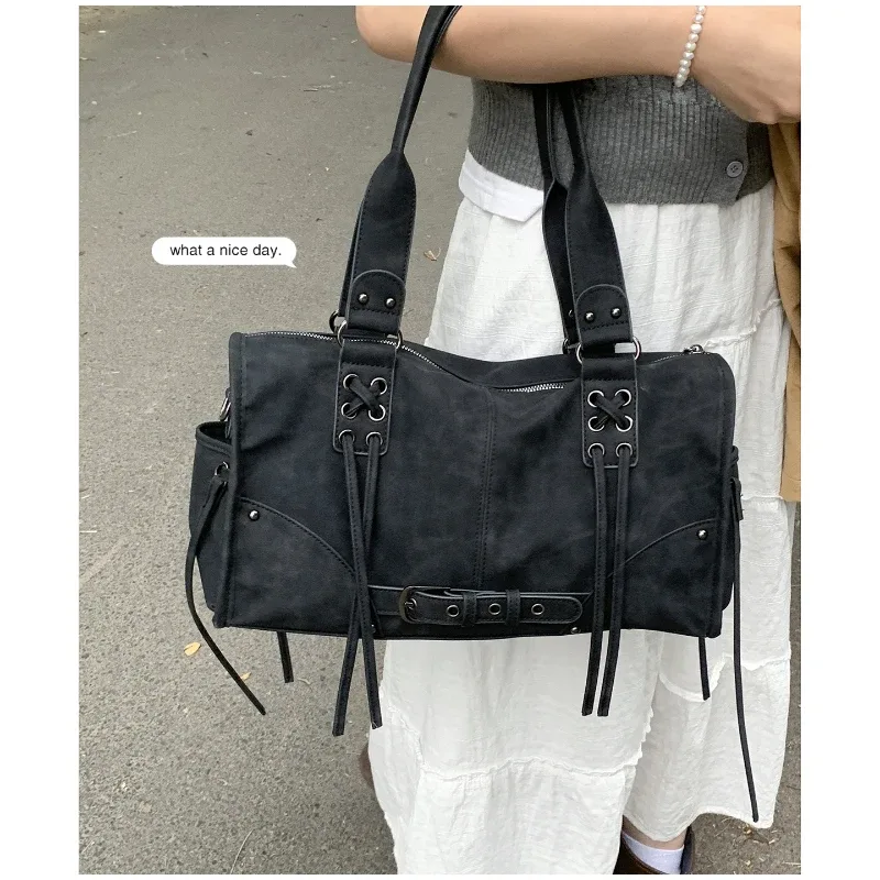 sac à main de moto rétro pour femmes, design à pompon, sac d'oreiller à bandoulière haut de gamme, tendance, grande capacité, sac sous les bras pour femmes