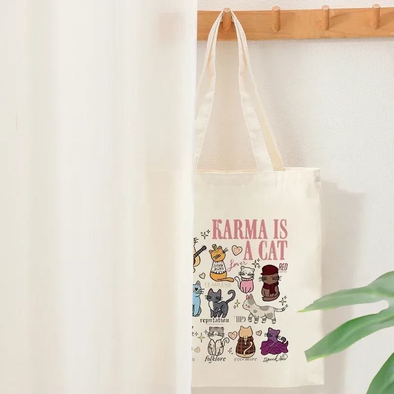 swifitie karma est un chat modèle sacs fourre-tout pour femmes pliable grand sac à main de voyage d'été pour les filles retour à l'école cadeau sac de plage