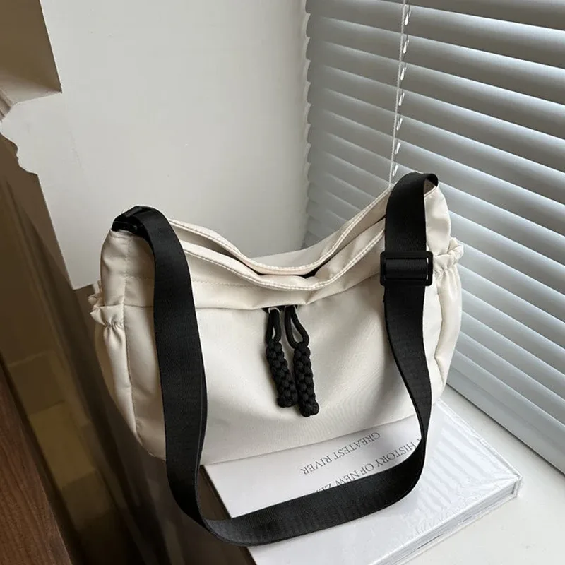 sac à bandoulière en nylon décontracté pour femme, sac hobo grande capacité avec sangle réglable, noir/blanc/kaki pour usage quotidien