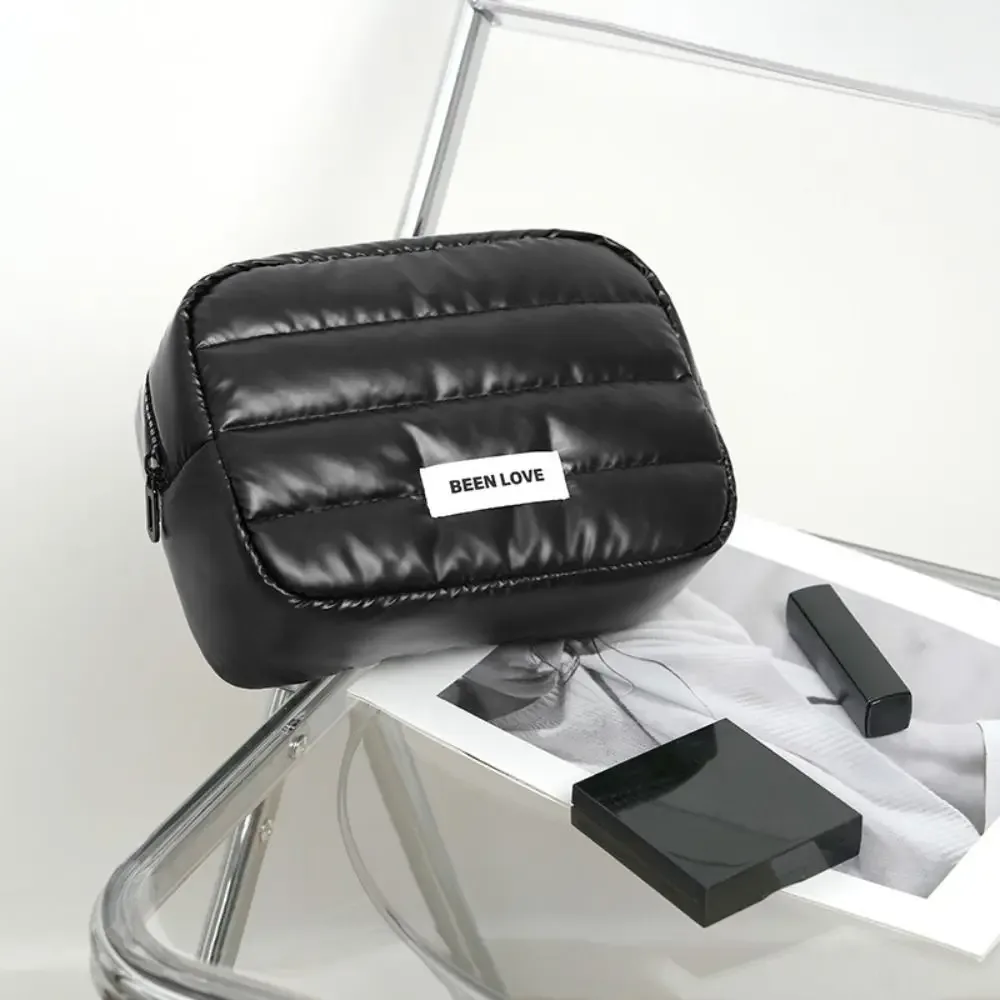 trousse de maquillage matelassée grande capacité couleur unie, sac de voyage doux et moelleux avec fermeture éclair pour soins de la peau