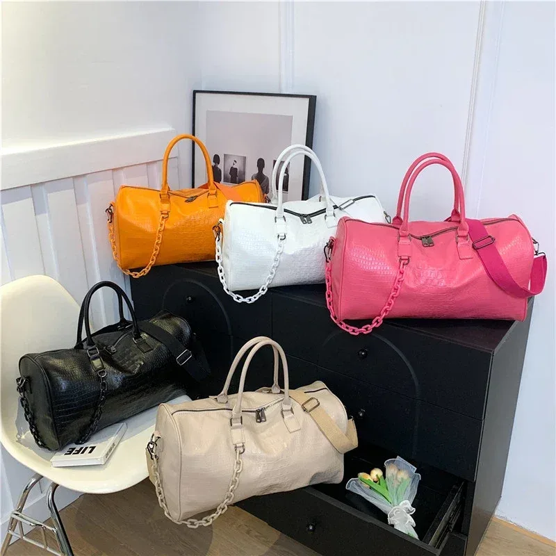 sacs de voyage légers en pu solide pour femmes, grande capacité, sac à main de fitness doux à la mode, sac à bandoulière pour courtes distance
