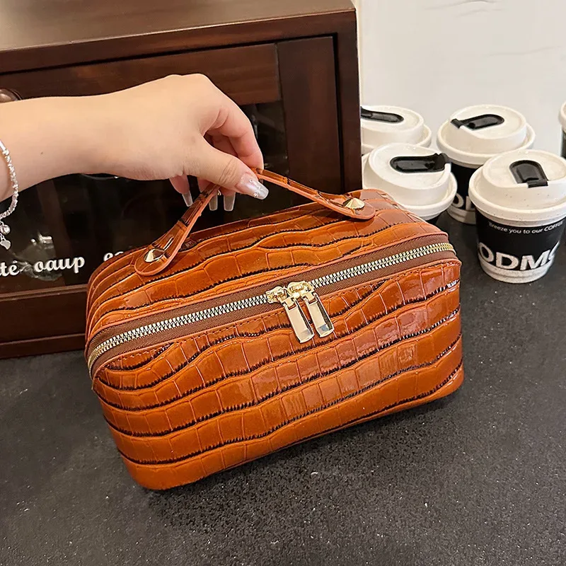 trousse de maquillage grande capacité à motif crocodile, sac de rangement portable de haute qualité, pochette cosmétique durable et tendance pour les voyages quotidiens