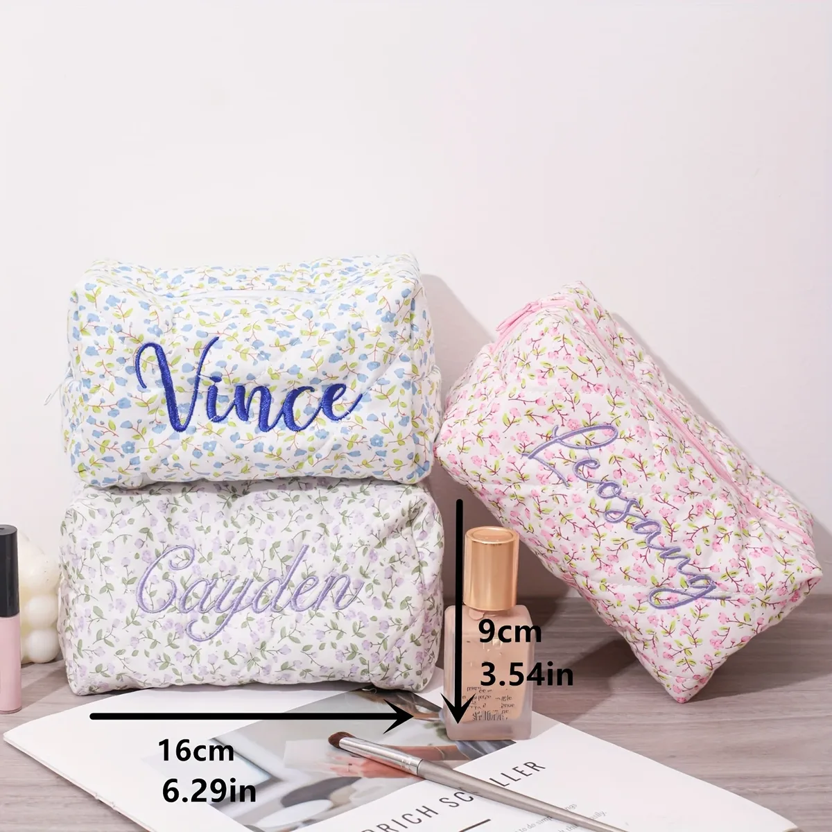 pochette de maquillage personnalisée avec un motif floral brodé, sac de toilette, trousse de toilette de voyage, idéale pour un cadeau de demoiselle d'honneur
