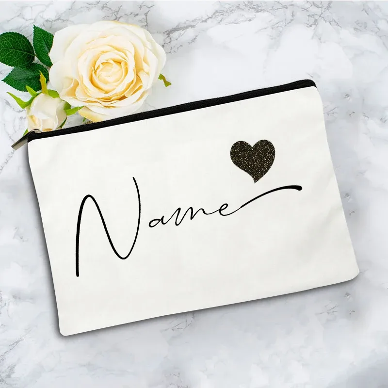 trousse de maquillage personnalisée avec nom en forme de cœur, sac de rangement pour articles de toilette pour femme, trousse à cosmétiques, cadeau de fête pour enseignant