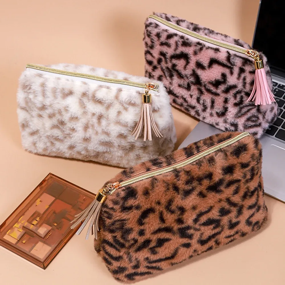 sac à cosmétiques en peluche léopard avec pompon en pu, pochettes de toilette de voyage douces, organisateur d'accessoires, pochette cadeau pour femmes et filles