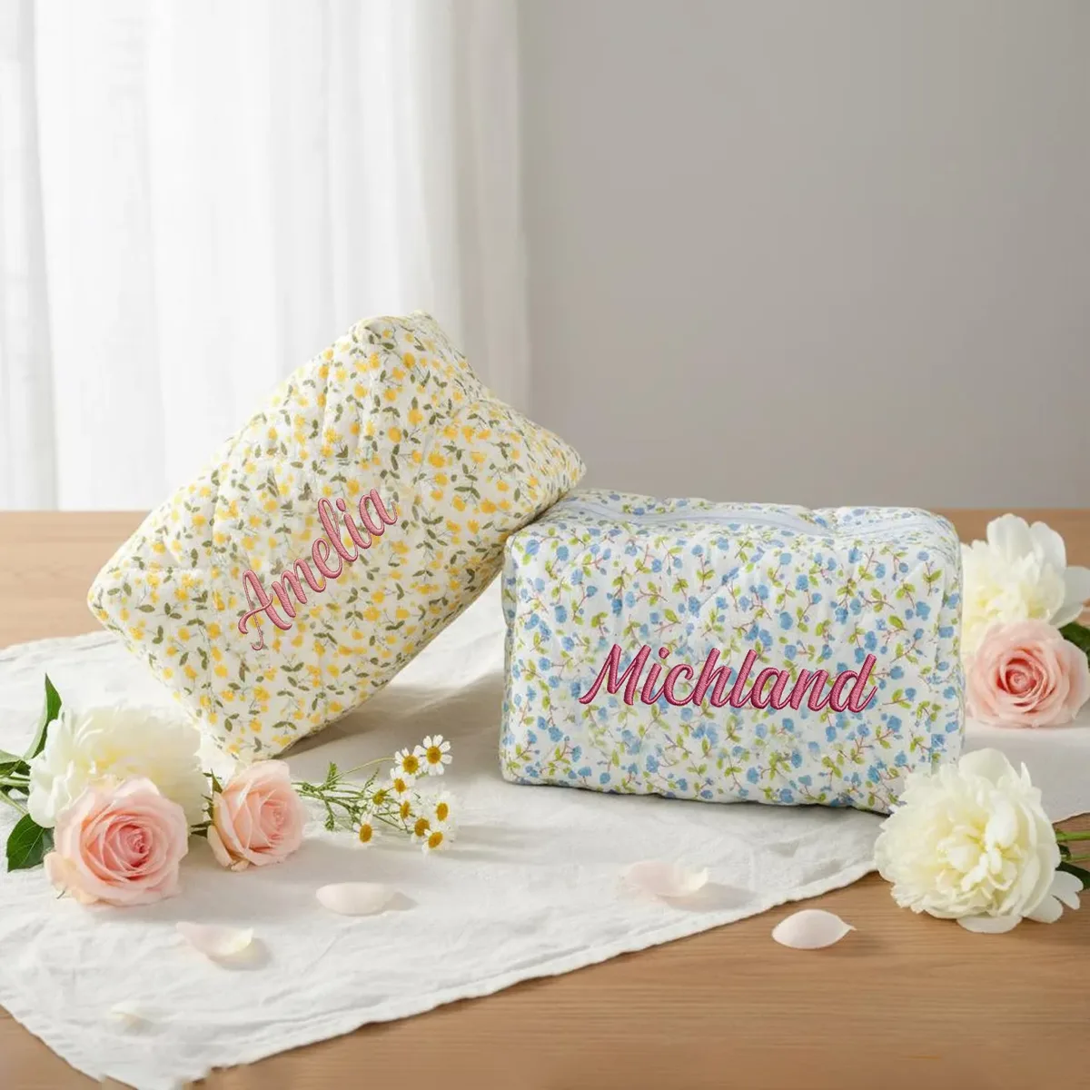pochette de maquillage florale personnalisée, pochette cosmétique matelassée, broderie personnalisée, organiseur de voyage, cadeau pour femmes et filles, mignon