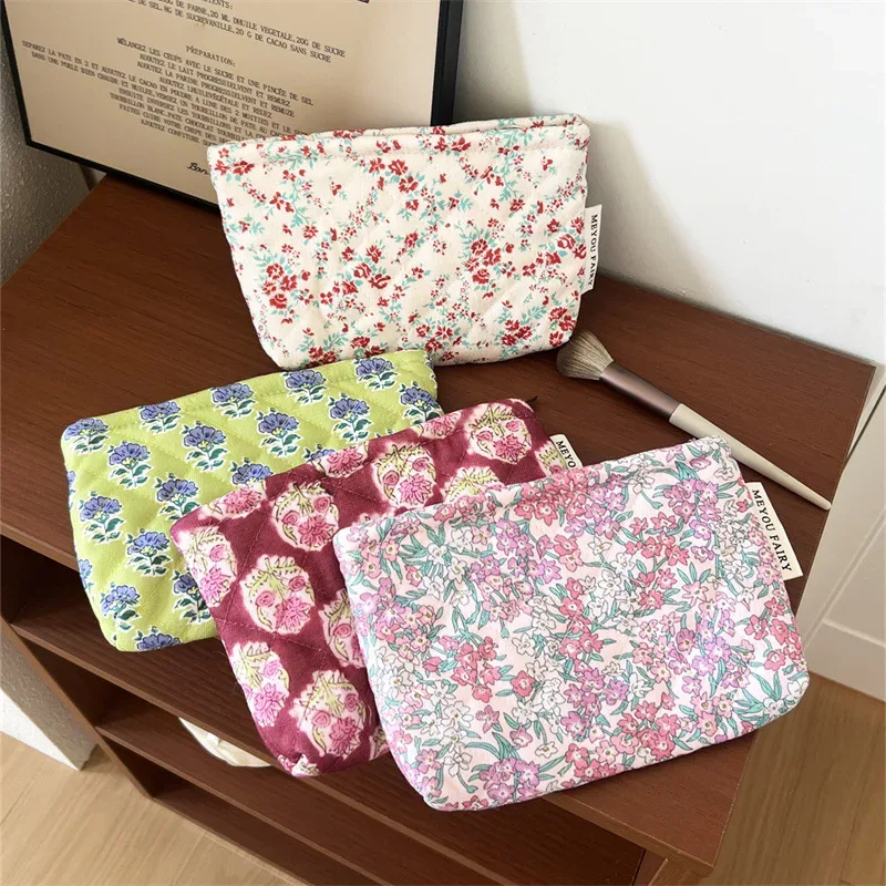 sac de rangement à fleurs rétro pour femmes, pochette légère et portable pour dames, sacs à cosmétiques, trousse de maquillage de voyage en coton matelassé
