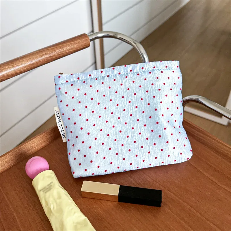 pochette cosmétique rouge à pois froncée, petite trousse de toilette en toile crème pour rouge à lèvres et articles divers, organiseur de voyage portable, cadeau pour fille