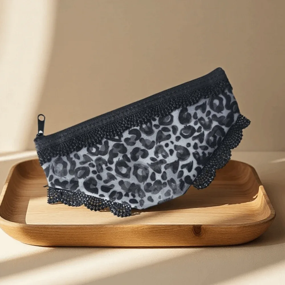 pochette de rangement cosmétique unique en forme de slip, en dentelle et maille, motif cœur, style y2k, transparente, pour maquillage et articles de toilette, idéale pour le voyage