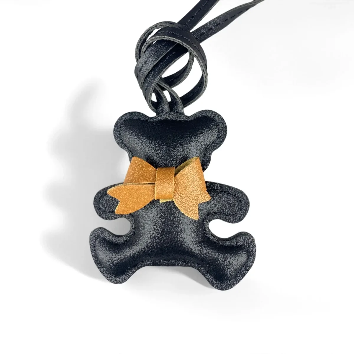 adorable breloque de sac en cuir pu en forme d'ours, pose câlin avec un petit nœud, pendentif animal pour sacs à main et sacs à dos, cadeau pour filles