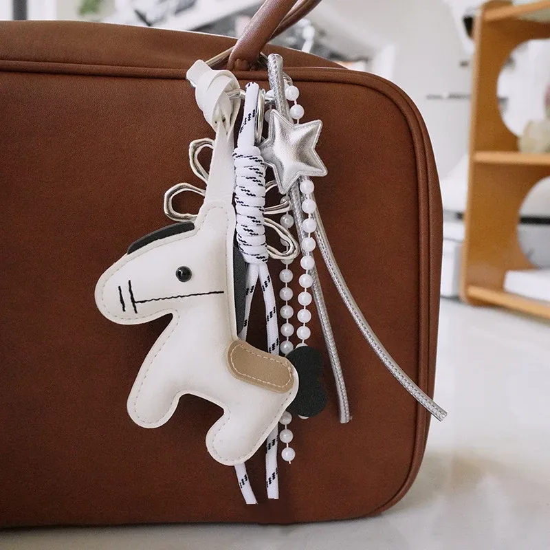 Porte-clés en cuir PU avec pendentif nœud en peluche et corde tressée, accessoire de suspension pour téléphone portable et sac, décoration DIY pour sac à dos