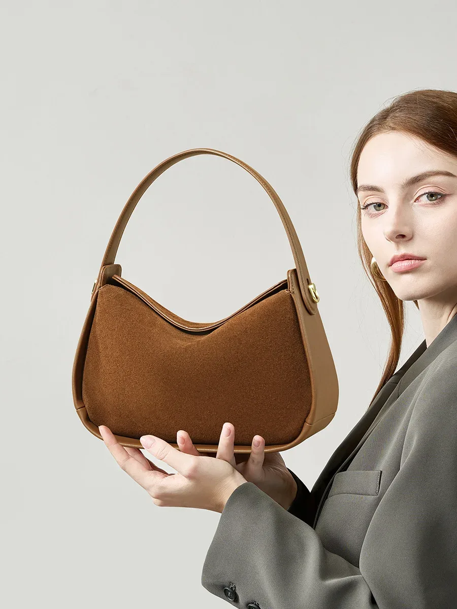 sac à bandoulière en cuir suédé pour femmes, sac à bandoulière au design unique, sac à main pour le travail et les déplacements, boîte de beauté urbaine, fourre-tout, nouvelle collection 2025