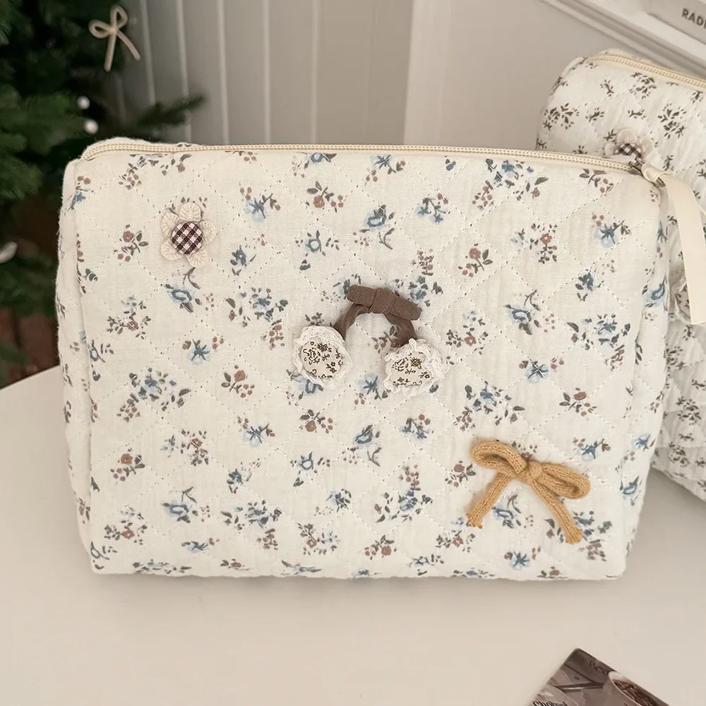 trousse de maquillage matelassée vintage à motifs floraux airfriend pour femme, grande capacité, portable, avec nœud, en coton, organisateur cosmétique pour voyage, vente en gros