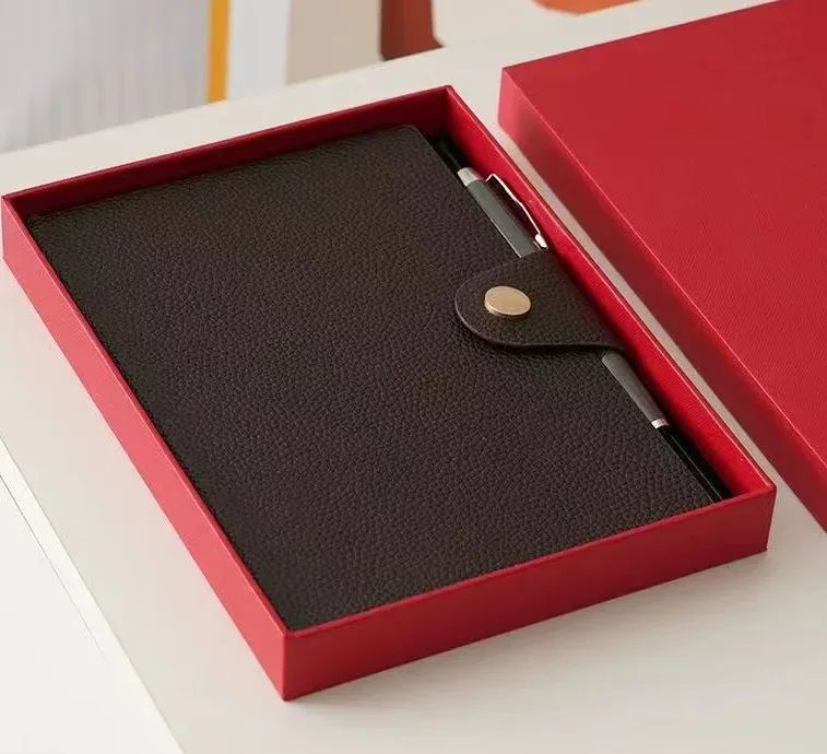 étiquette bagage plastique similicuir motif crocodile rose marron voyage business cadeau personalisation boîte présent