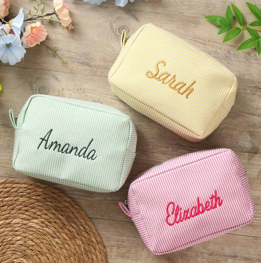 trousse de maquillage avec nom personnalisé, trousse de toilette brodée personnalisée pour cadeau de mariage, sac de rangement pour cadeaux de demoiselle d'honneur, sac à cosmétiques tendance 2025