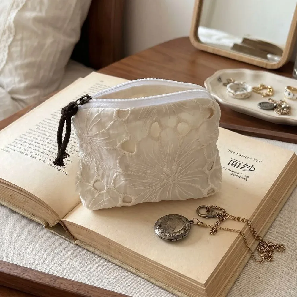 sac de rangement en dentelle d'organza brodé, sac de rangement pour bijoux à fleurs mignonnes, broderie légère, petite trousse de maquillage, essentiels de voyage