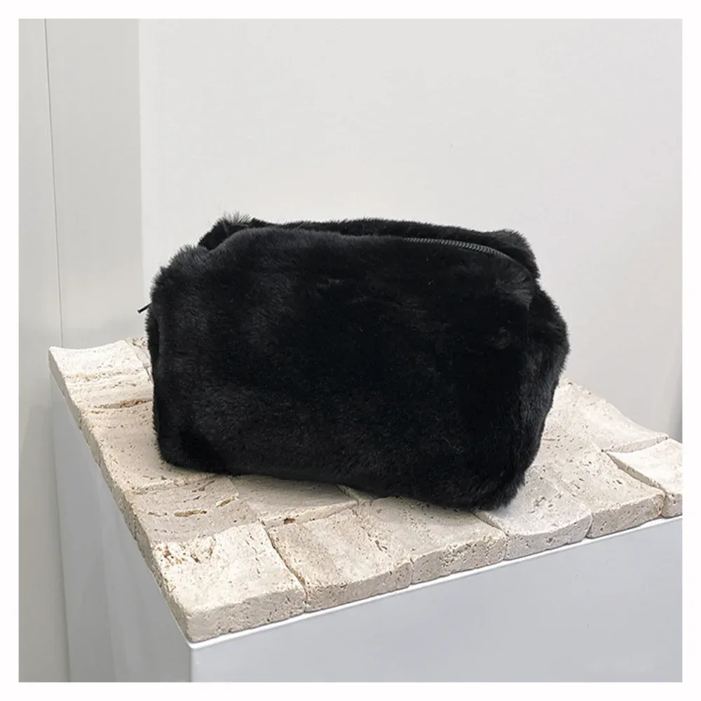pochette à maquillage en peluche, sac cosmétique sécurisé en fausse fourrure, pochette à maquillage moelleuse, pochette cosmétique grande capacité en peluche pour pochette élégante