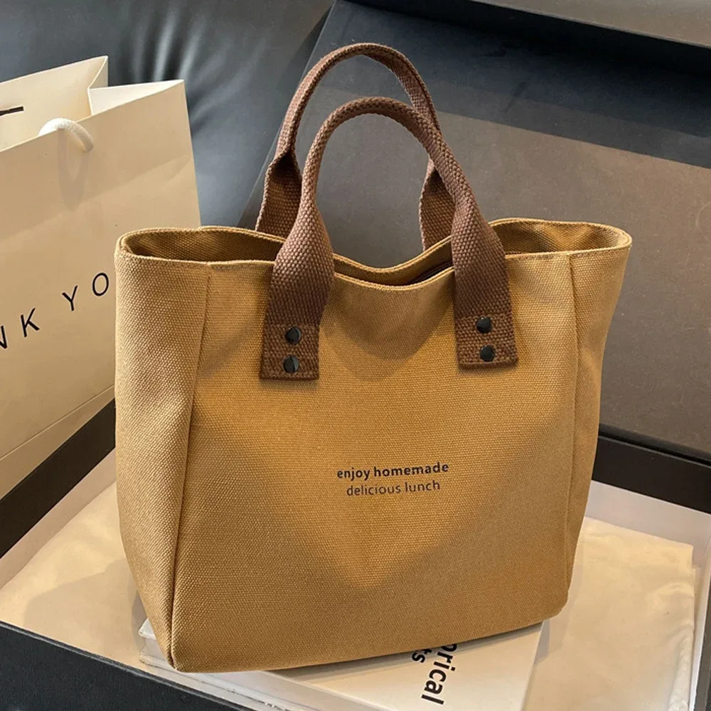 sac fourre-tout décontracté en toile avec pendentif cloche et fermeture éclair ; ce sac fourre-tout élégant et durable est parfait pour l'école et le travail