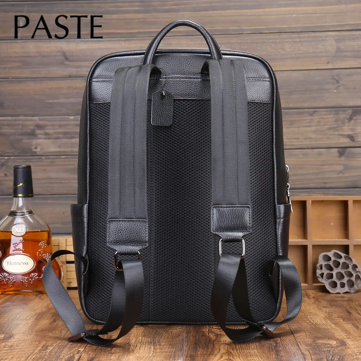 sac dos cuir vache noir grained texture bandoulière arquée compartiment ordinateur portable polyester polyaine grand capacité voyage affaires