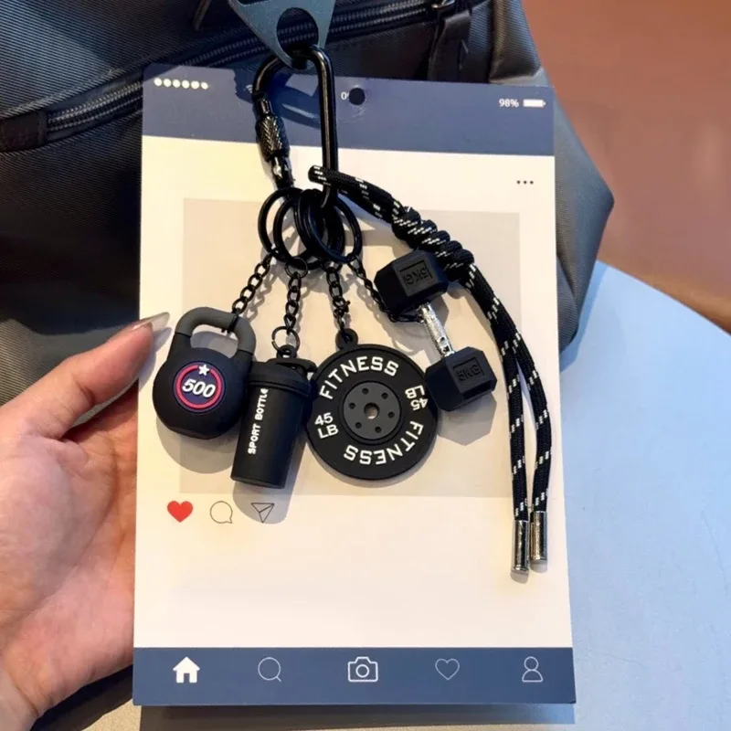 porte-clés fitness avec breloques mini haltère, disque de poids et bouteille de sport, sangle de poignet à clipser pour clés, sacs et sacs à dos