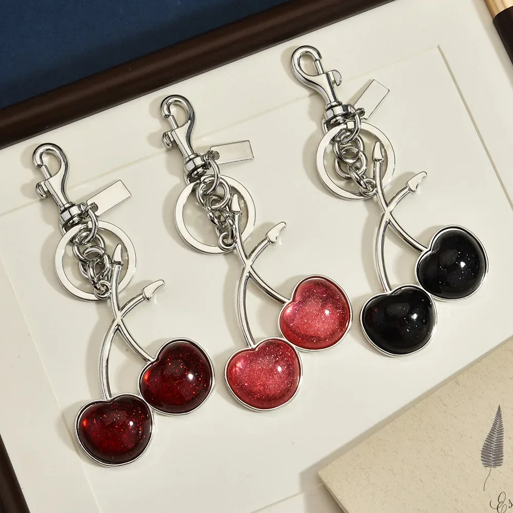 porte-clés cerise en résine rouge pailletée, breloque de sac personnalisable avec étiquette argentée, pendentif de sac à main esthétique y2k pour femmes, décorations de sac à dos