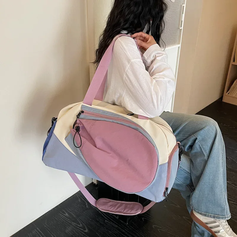 sac de sport multifonctionnel pour tennis avec porte-chaussettes, sac de sport de gym avec bandoulière, sac de week-end en nylon colorblock pour femmes