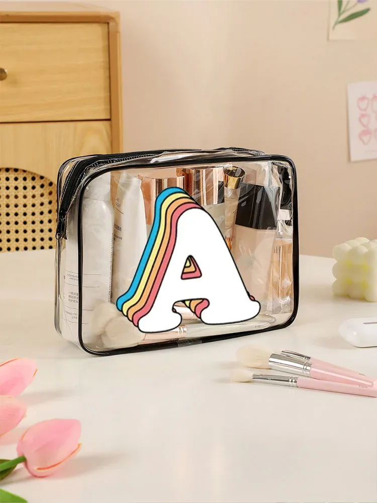 organisateur voyage cosmétiques pvc translucide poignée noire motif arcs-en-ciel lettre grande capacité format tonneau sac compression