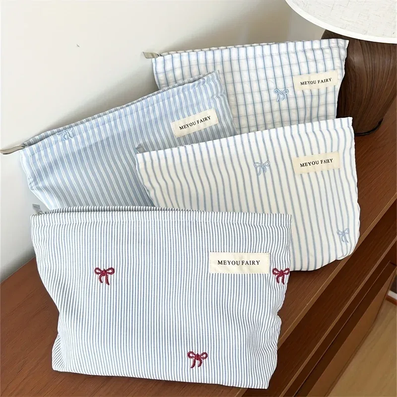 trousse à cosmétiques à nœud rayé bleu clair, organisateur de maquillage de voyage pour femmes avec fermeture éclair, pochette de toilette multi-usage