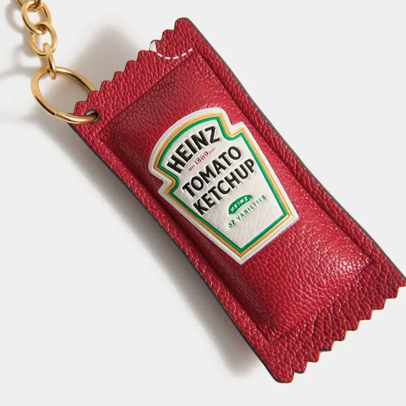 pochette sac vintage forme sachet ketchup rouge dentelé chaîne dorée accessoire sacoche sac dos humour voyage