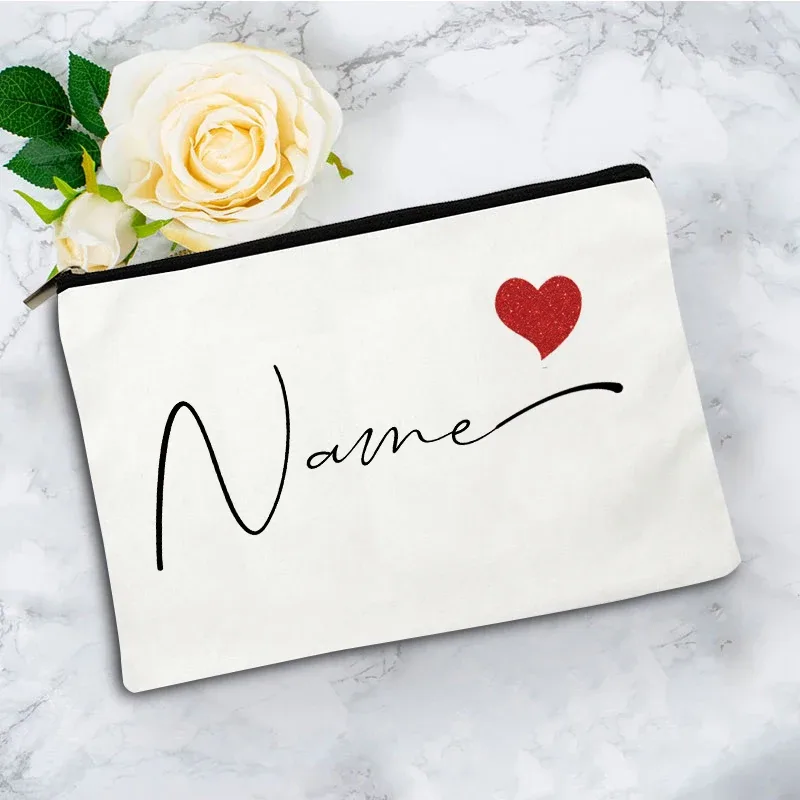 trousse de maquillage personnalisée avec nom en forme de cœur, sac de rangement pour articles de toilette pour femme, trousse à cosmétiques, cadeau de fête pour enseignant