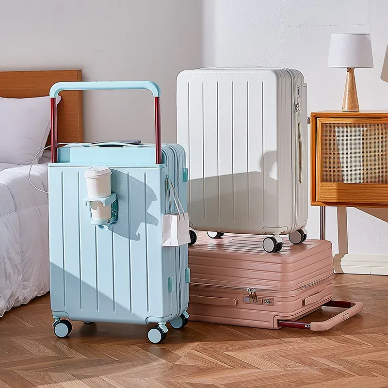 valise pc roulettes toupie poignée support tasse couleur blanche noire bleu pastel format voyage moderne design bandes verticales