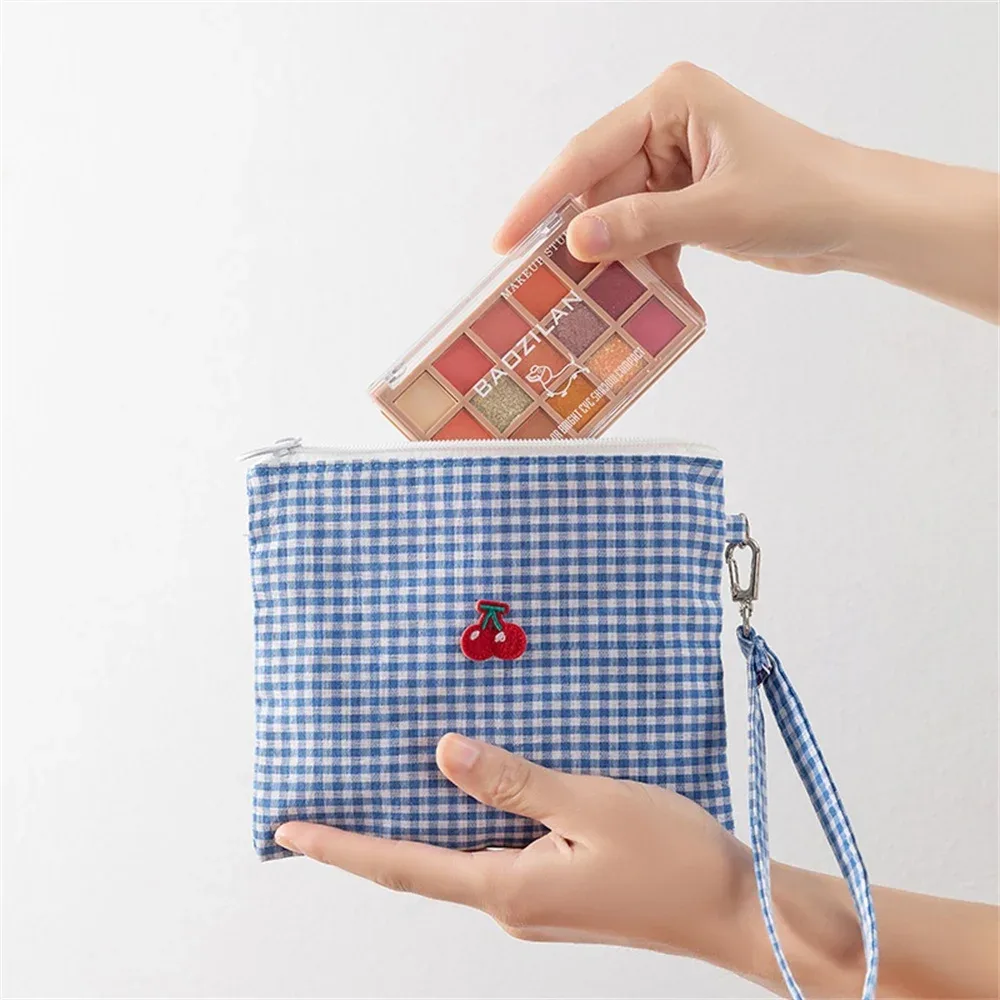 sac de maquillage en toile cerise, sac de rangement portable à carreaux rouges de grande capacité pour cosmétiques et rouge à lèvres, pochette de toilette à fermeture éclair