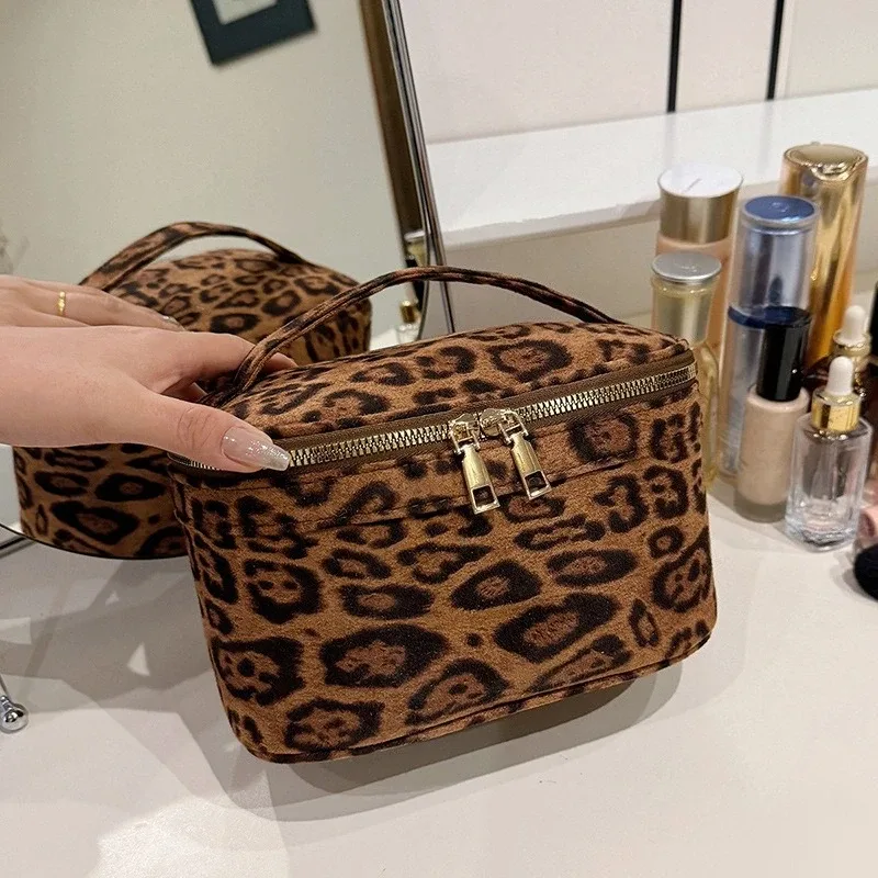 sac à cosmétiques en faux daim pour femmes, sac de voyage de bain de grande capacité, poches de maquillage vintage, sac de rangement à main, boîte de toilette léopard