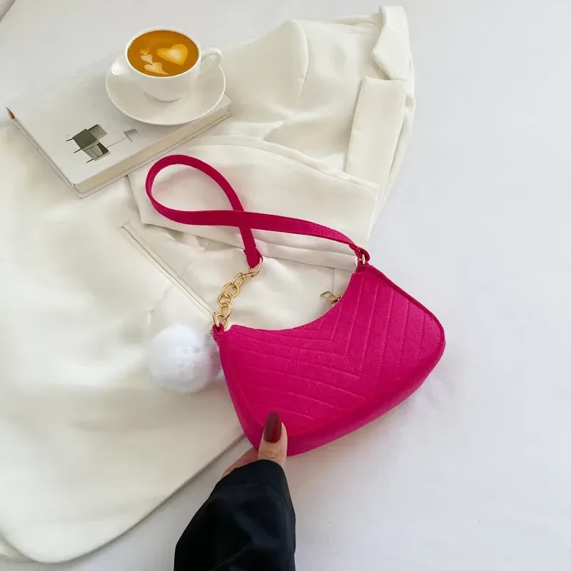 mini sacs à bandoulière pour femmes, sac en feutre à la mode, design avancé sous les bras, beaux sacs à main croissant, sacoche de selle 2025