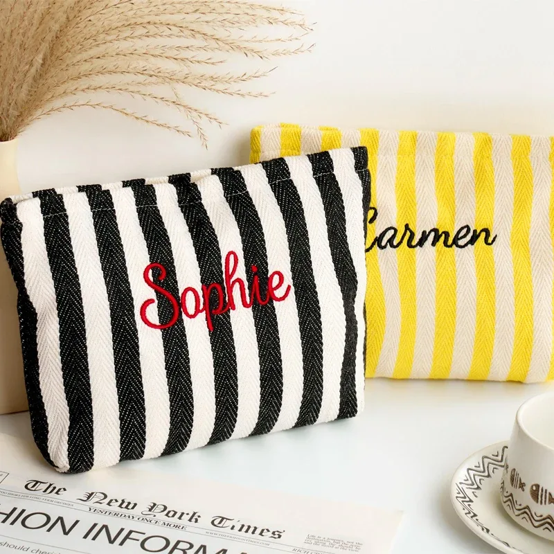 sac de maquillage coloré brodé personnalisé avec monogramme pour femme, pochette de toilette rayée pastel, cadeau evjf pour la douche nuptiale