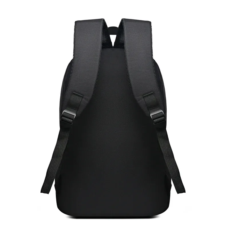 sac à dos multicouche de marque neutre pour hommes et femmes avec divers poches, adapté aux voyages d'affaires. fabriqué en nylon.