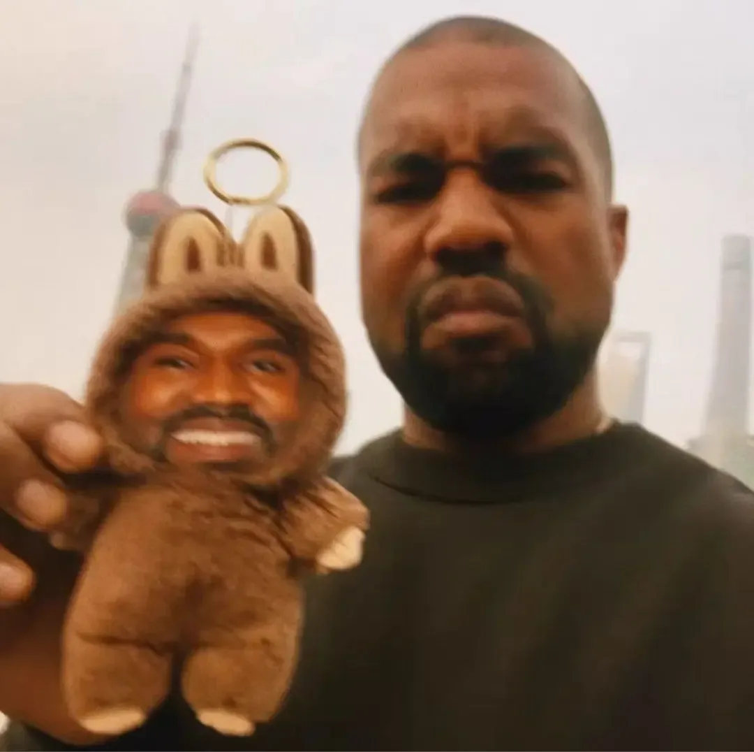 porte-clés hilarant ye meme, pendentif en peluche layeye, star du basketball, accessoire de sac amusant pour rappeur, cadeaux pour fans et sacs à dos