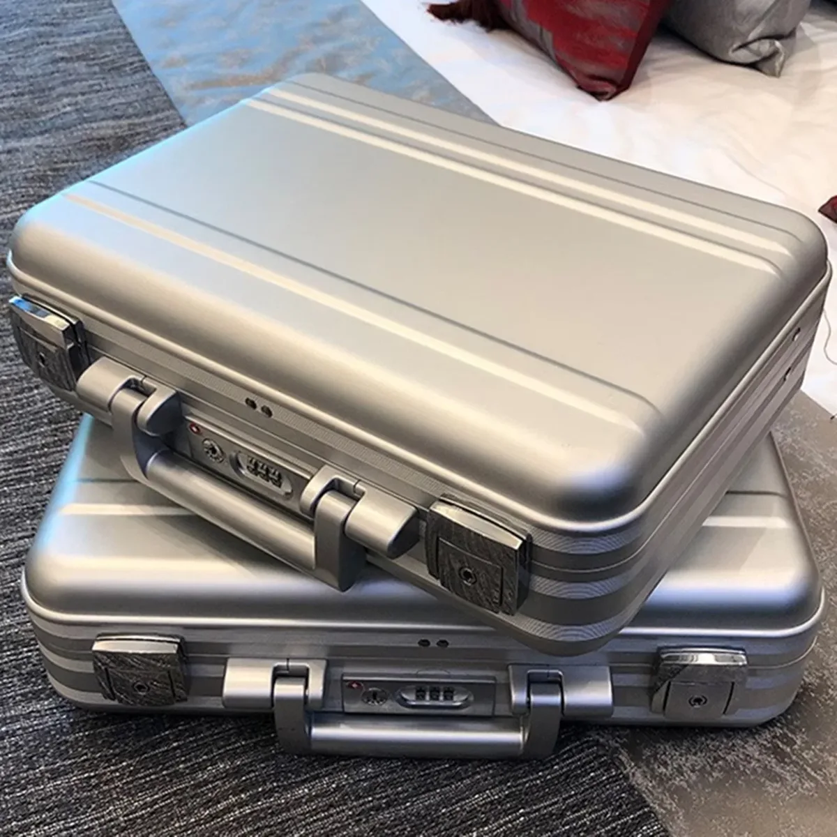 mallette haut de gamme en alliage d'aluminium, mallette de sécurité de voyage, boîte à outils portable pour ordinateur portable, tablette, rangement d'accessoires d'affaires