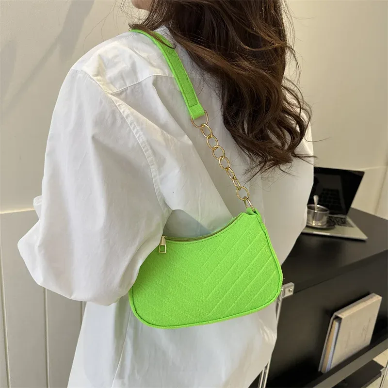 mini sacs à bandoulière pour femmes, sac en feutre à la mode, design avancé sous les bras, beaux sacs à main croissant, sacoche de selle 2025