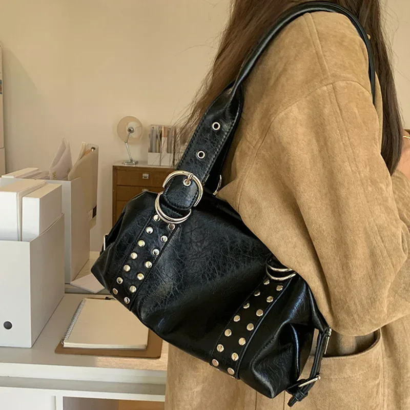 Sac à bandoulière en cuir PU pour femmes, Style Vintage, grande capacité, sac à main à rivets de haute qualité, à la mode, pour usage quotidien, sac de moto Y2K