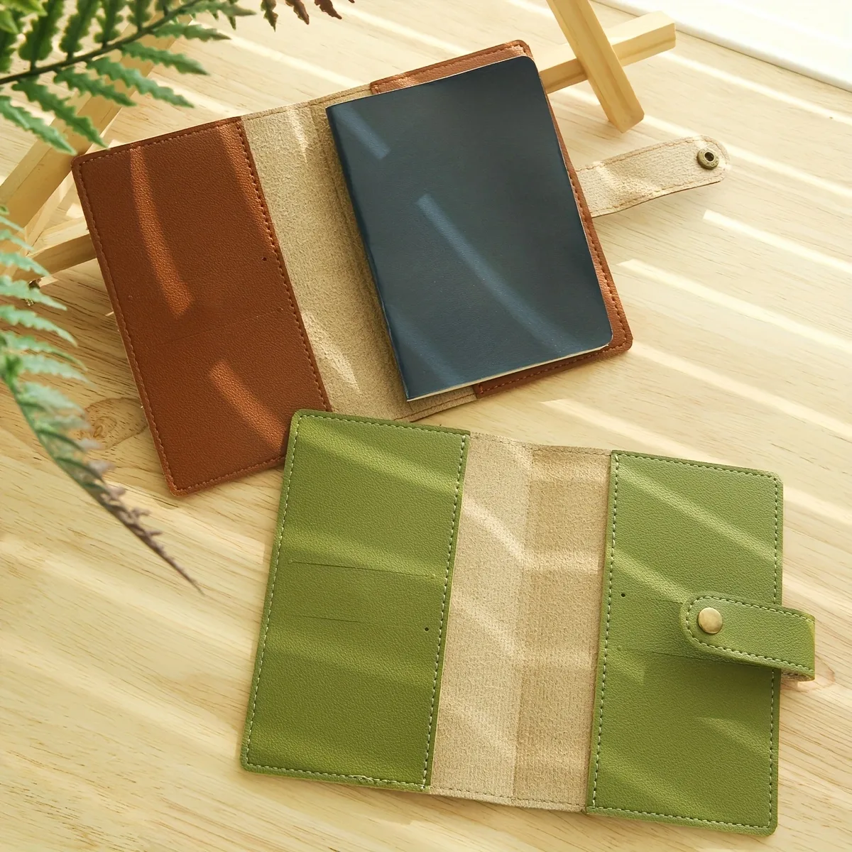 porte-passeport personnalisé en cuir synthétique avec fleur de naissance - nom et motif floral personnalisés, léger et pliable