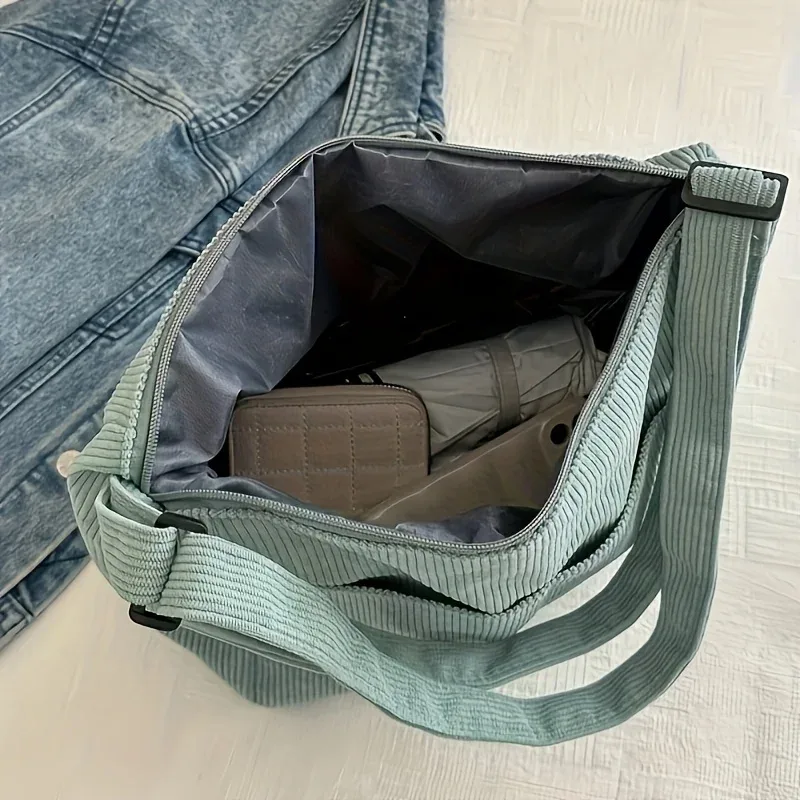 Sac à bandoulière en velours côtelé pour femmes, fourre-tout décontracté rayé de grande capacité avec fermeture à glissière, joli patch de chapeau, parfait pour un usage quotidien