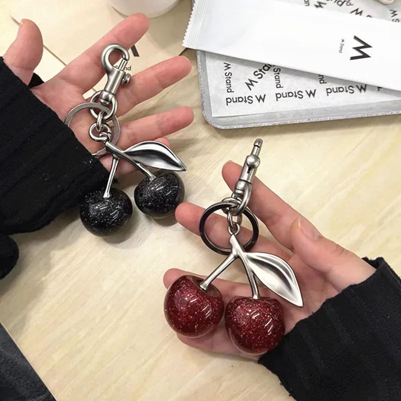 accessoire de charme cerise noire, pendentif cerise, porte-clés, pendentif à la mode pour sac d'entraîneur, sac à main pour femmes, sacs à bandoulière