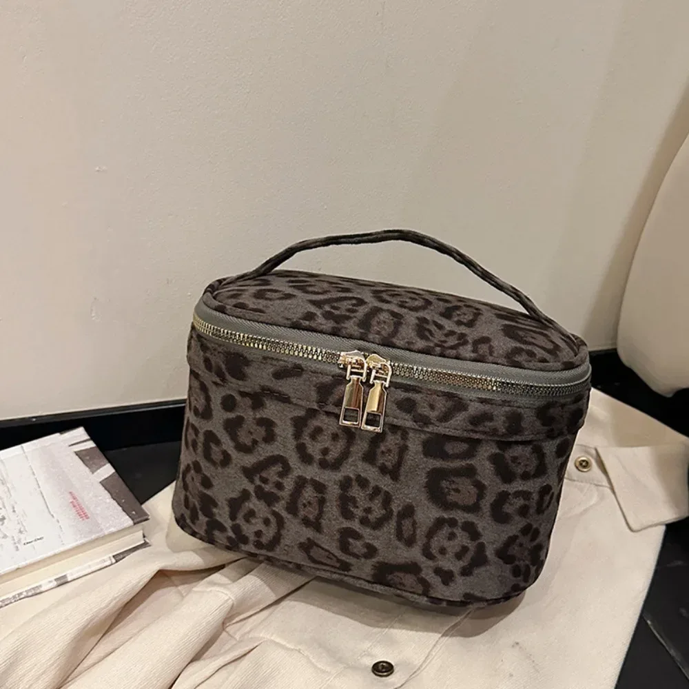 nouvelle trousse de toilette grande capacité à imprimé léopard en faux daim, boîte de rangement multi-poches, sac de voyage portable