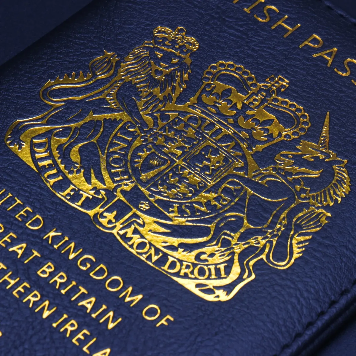 accessoires de voyage porte-passeport britannique avec pieds en cuivre, couverture de passeport en pu, portefeuilles d'angle en métal fin, porte-carte d'identité