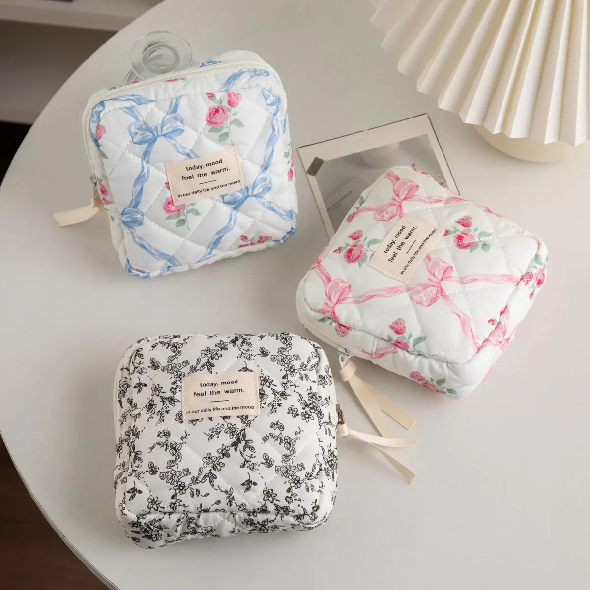 mini sac à cosmétiques carré mignon pour femmes, écouteurs portables, rouge à lèvres, serviettes hygiéniques, pochette de rangement, petits sacs de maquillage à fermeture éclair