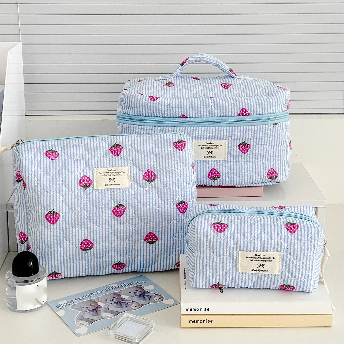 sac de rangement de cosmétiques pour femmes, bleu fraise mignon, grande capacité, pochette de maquillage de toilette, sac à main pour dames, sac matelassé, vente en gros