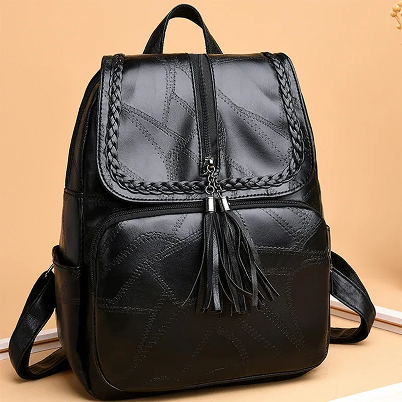 sac à dos décontracté vintage à rabat et pompon, sac à dos léger en cuir noir pour le shopping, les rendez-vous et les escapades de week-end